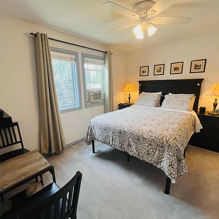 Cornerstone Bed And Breakfast Revelstoke Bagian luar foto