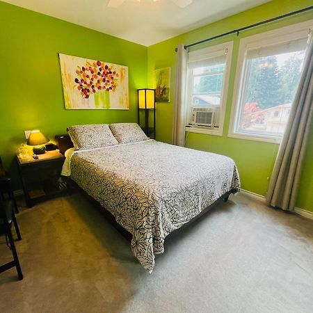 Cornerstone Bed And Breakfast Revelstoke Bagian luar foto
