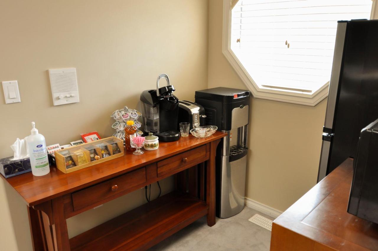 Cornerstone Bed And Breakfast Revelstoke Bagian luar foto