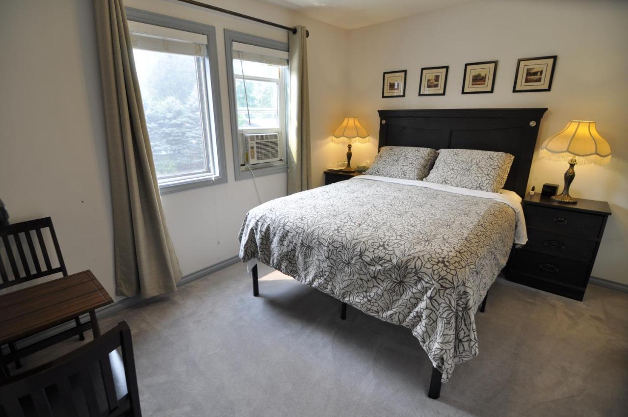 Cornerstone Bed And Breakfast Revelstoke Bagian luar foto