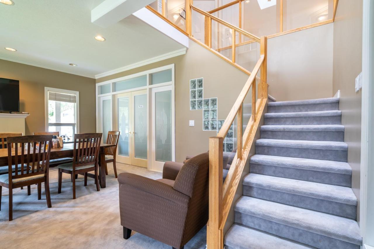 Cornerstone Bed And Breakfast Revelstoke Bagian luar foto
