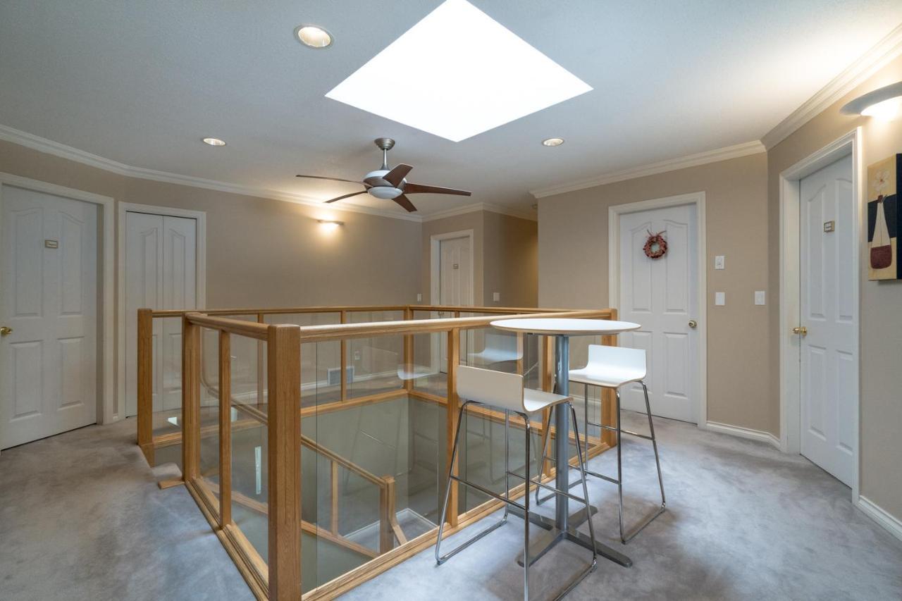 Cornerstone Bed And Breakfast Revelstoke Bagian luar foto