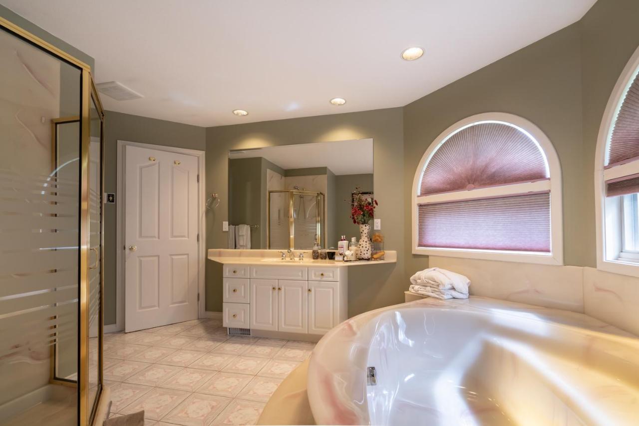 Cornerstone Bed And Breakfast Revelstoke Bagian luar foto