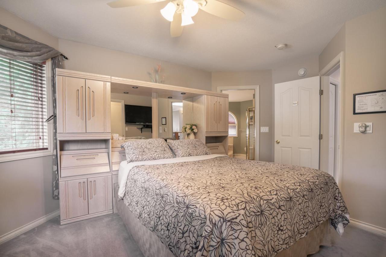 Cornerstone Bed And Breakfast Revelstoke Bagian luar foto
