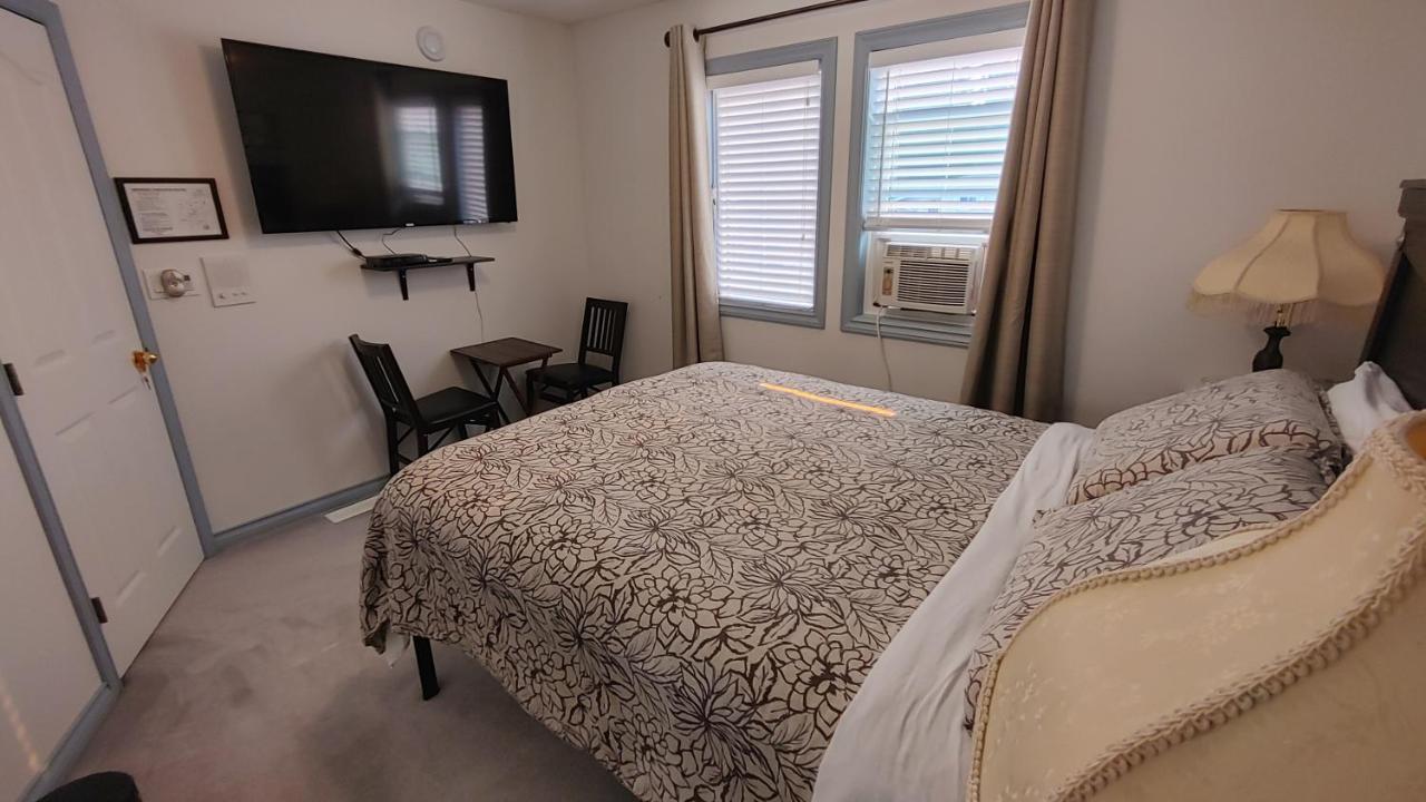 Cornerstone Bed And Breakfast Revelstoke Bagian luar foto