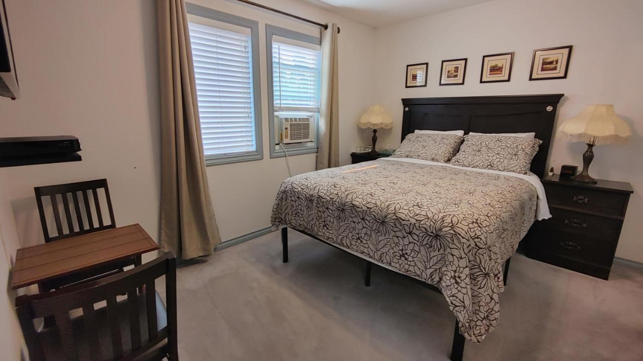Cornerstone Bed And Breakfast Revelstoke Bagian luar foto