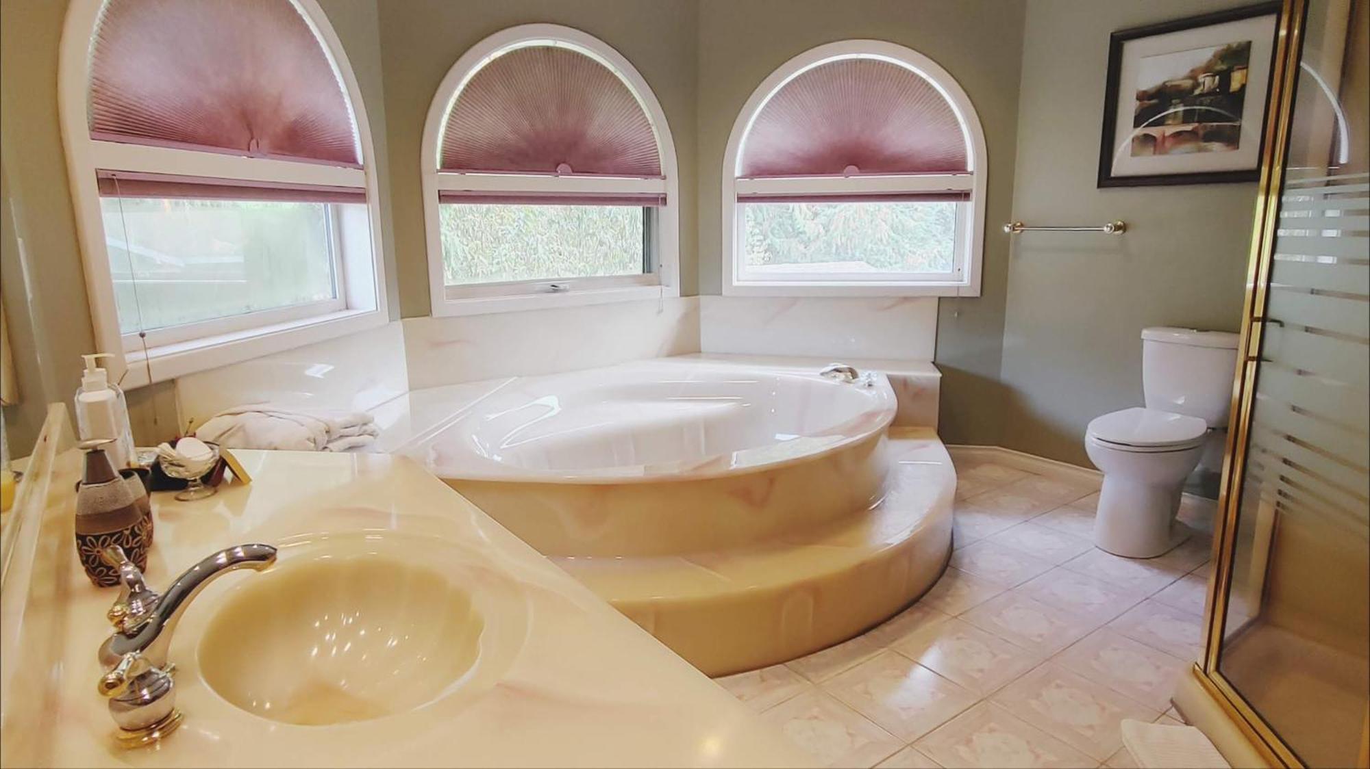 Cornerstone Bed And Breakfast Revelstoke Bagian luar foto