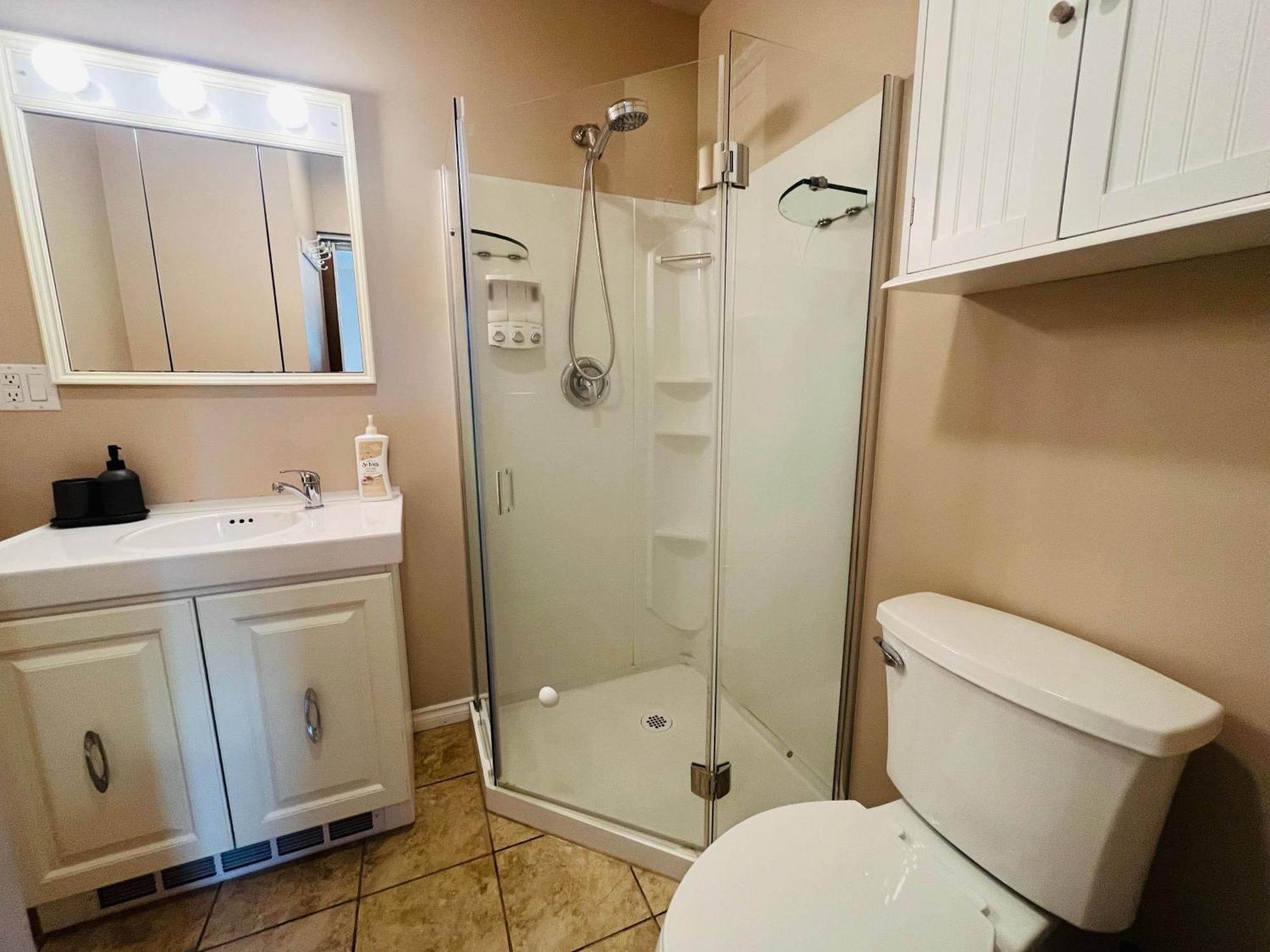 Cornerstone Bed And Breakfast Revelstoke Bagian luar foto