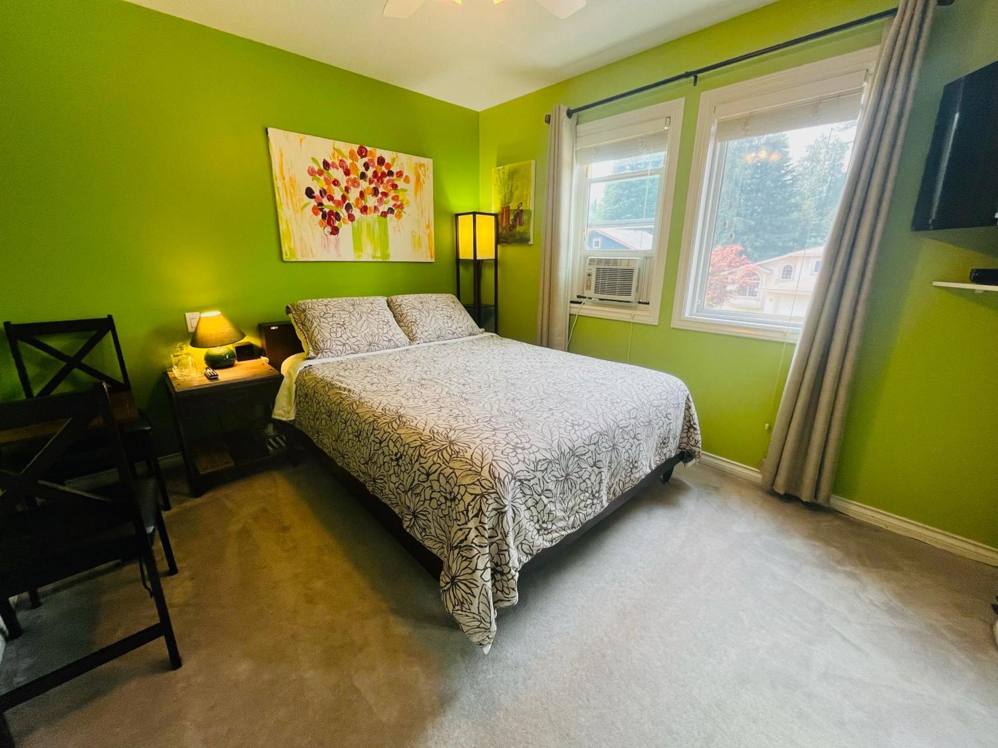 Cornerstone Bed And Breakfast Revelstoke Bagian luar foto