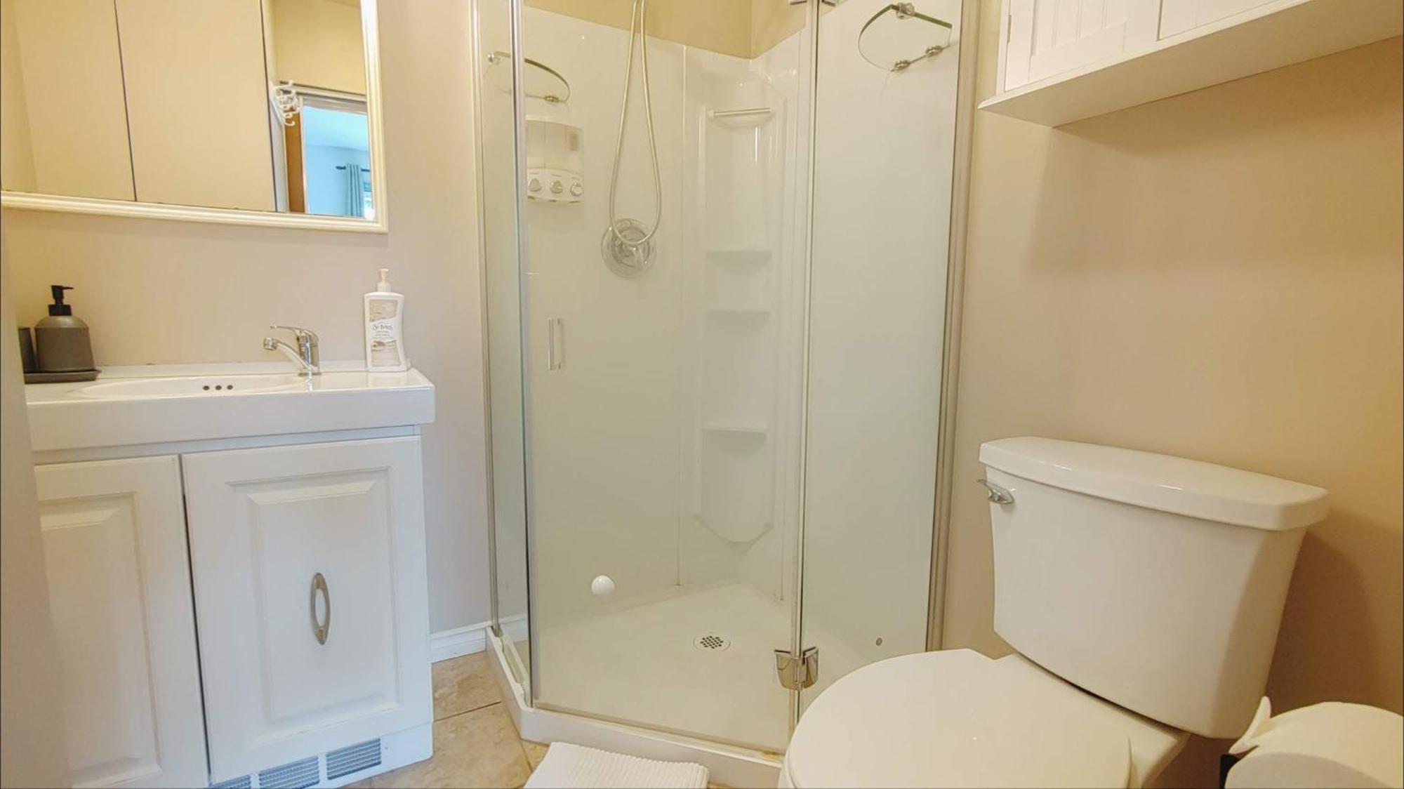 Cornerstone Bed And Breakfast Revelstoke Bagian luar foto