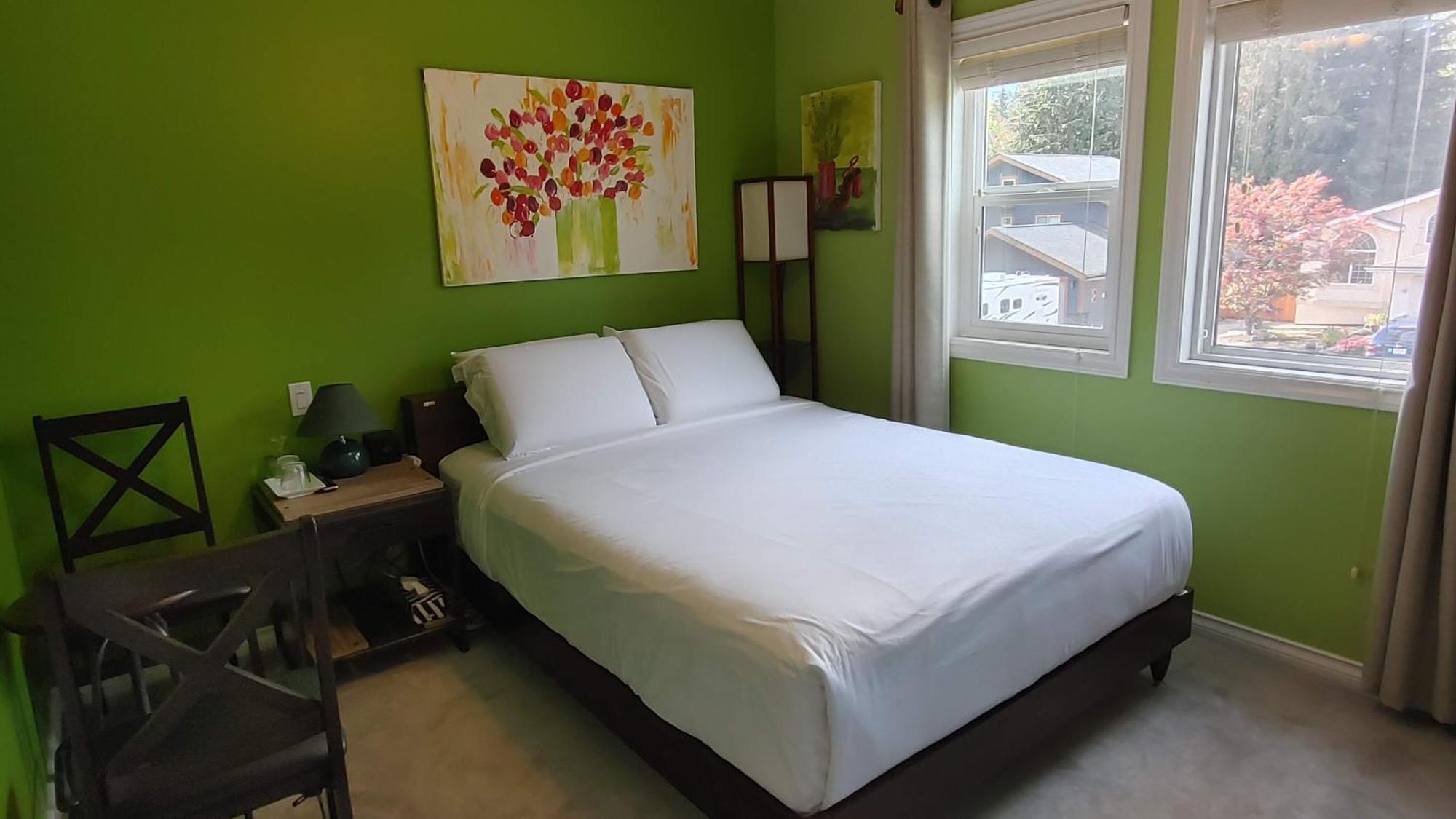 Cornerstone Bed And Breakfast Revelstoke Bagian luar foto