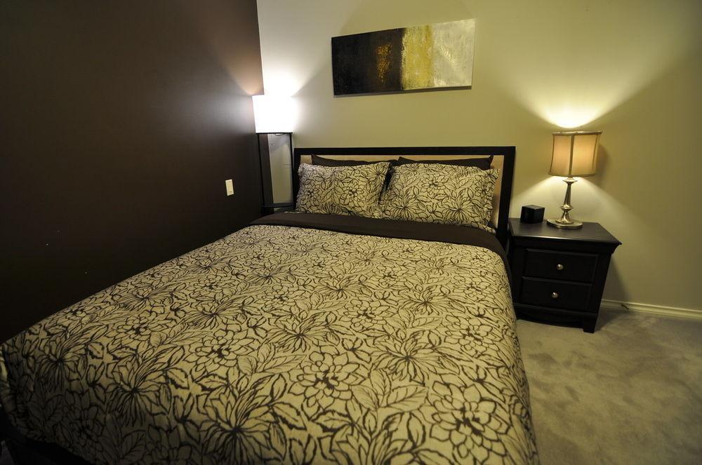 Cornerstone Bed And Breakfast Revelstoke Bagian luar foto