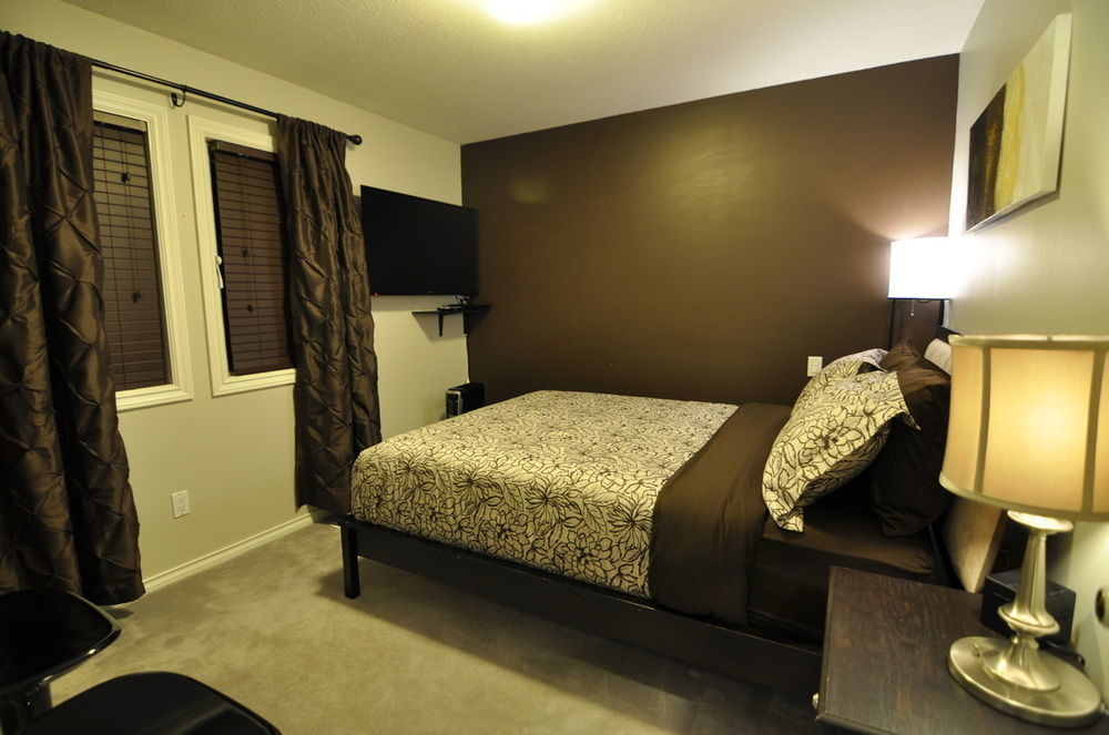 Cornerstone Bed And Breakfast Revelstoke Bagian luar foto