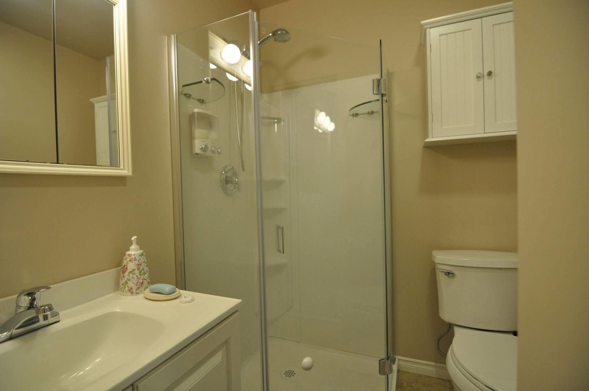 Cornerstone Bed And Breakfast Revelstoke Bagian luar foto